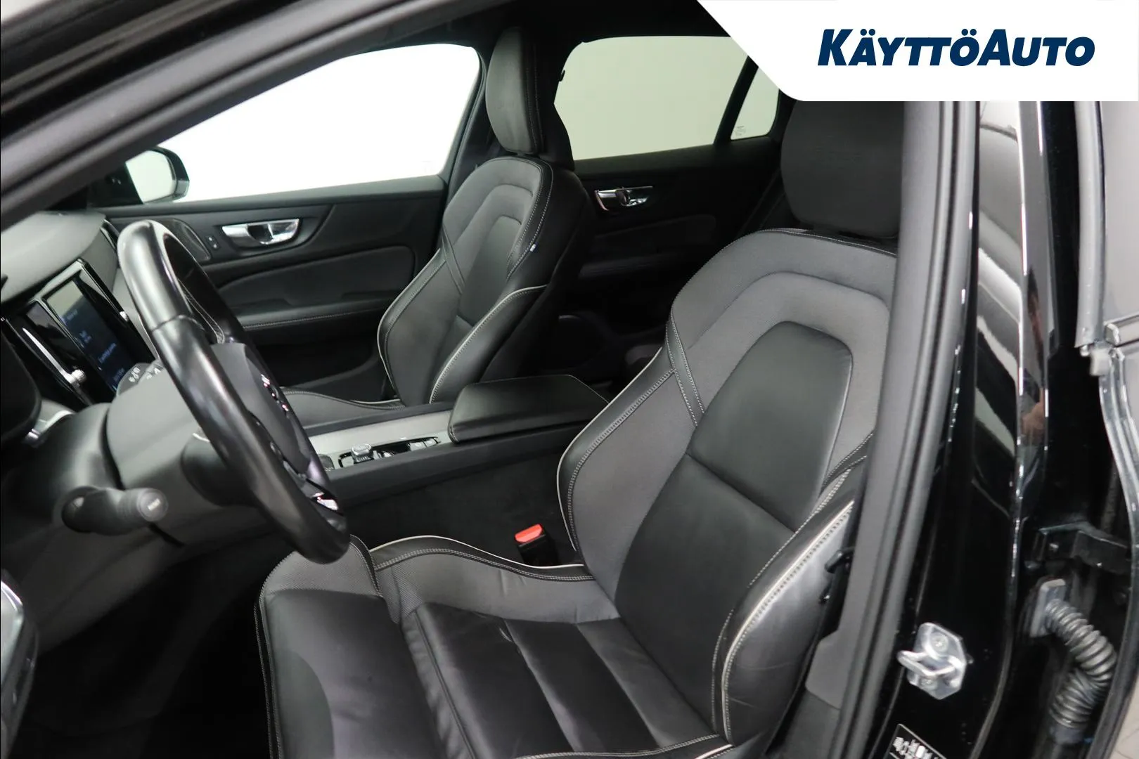 VOLVO V60 GOE-818 carousel image