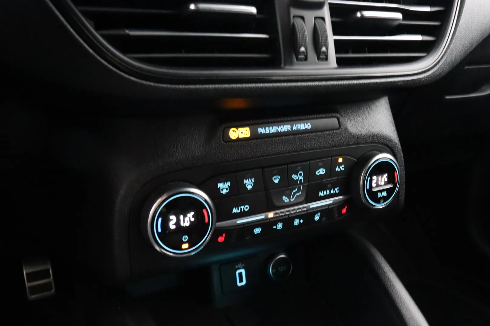 FORD Focus LOV-733 carousel image