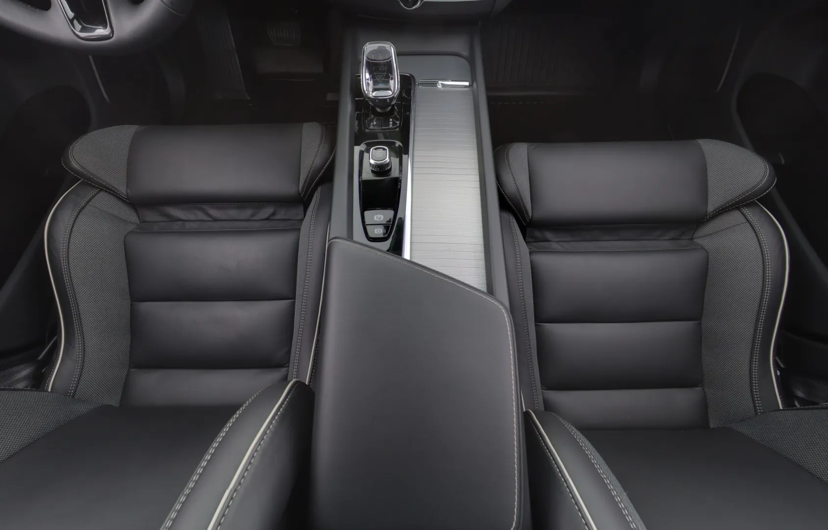 VOLVO XC60 XRT-637 carousel image
