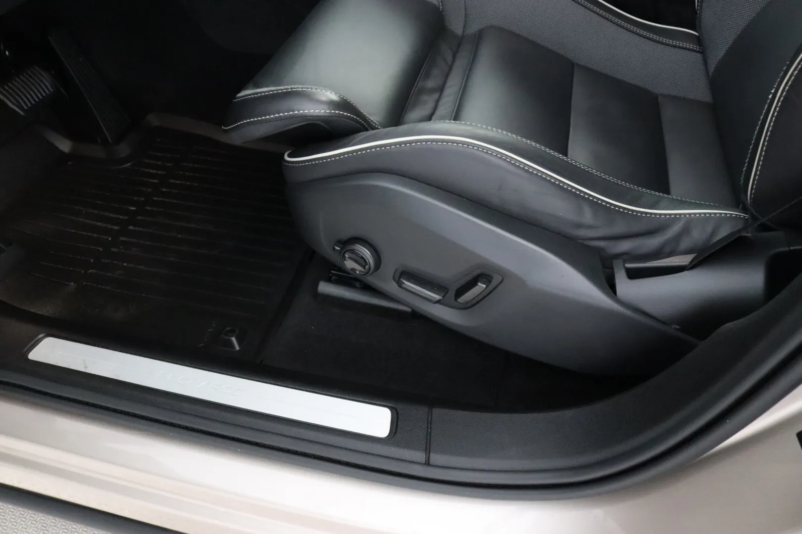 VOLVO XC60 XRT-637 carousel image