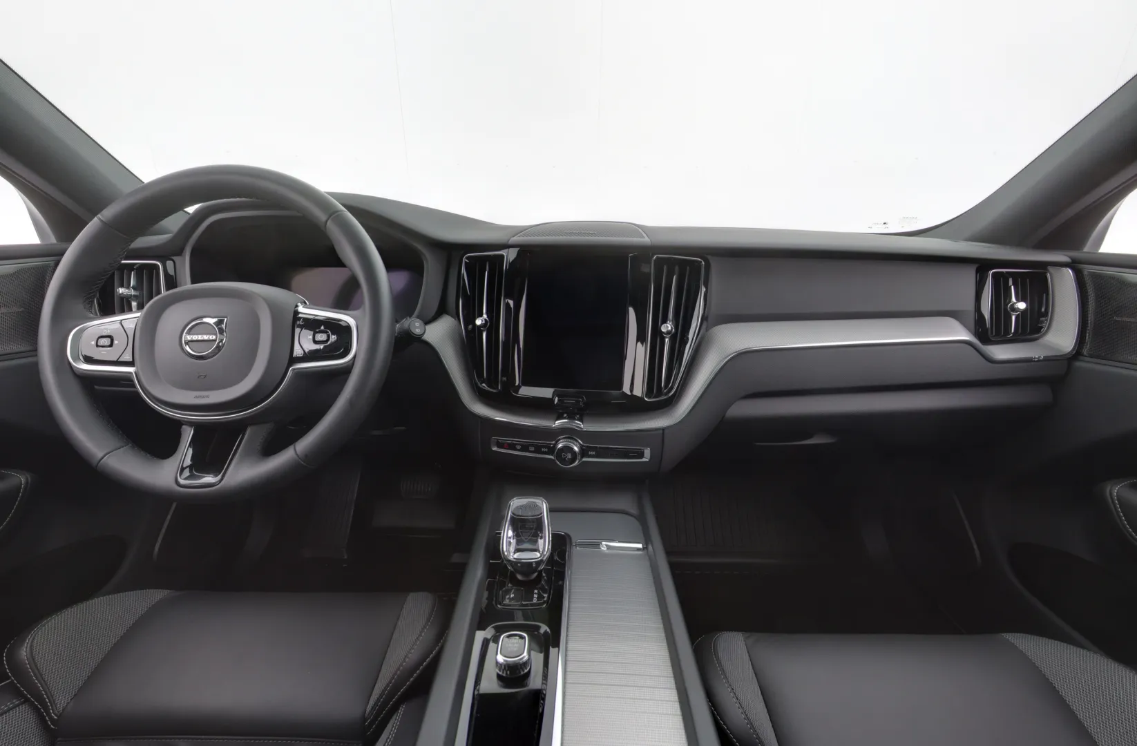 VOLVO XC60 XRT-637 carousel image