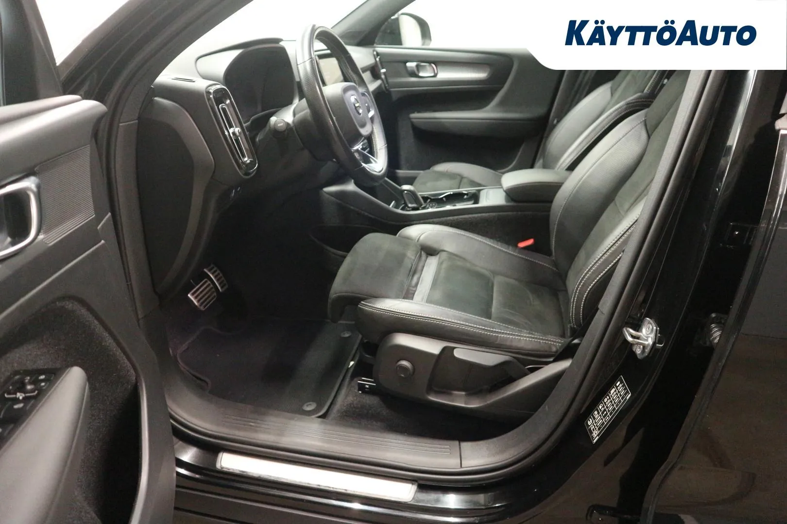 VOLVO XC40 LPL-805 carousel image