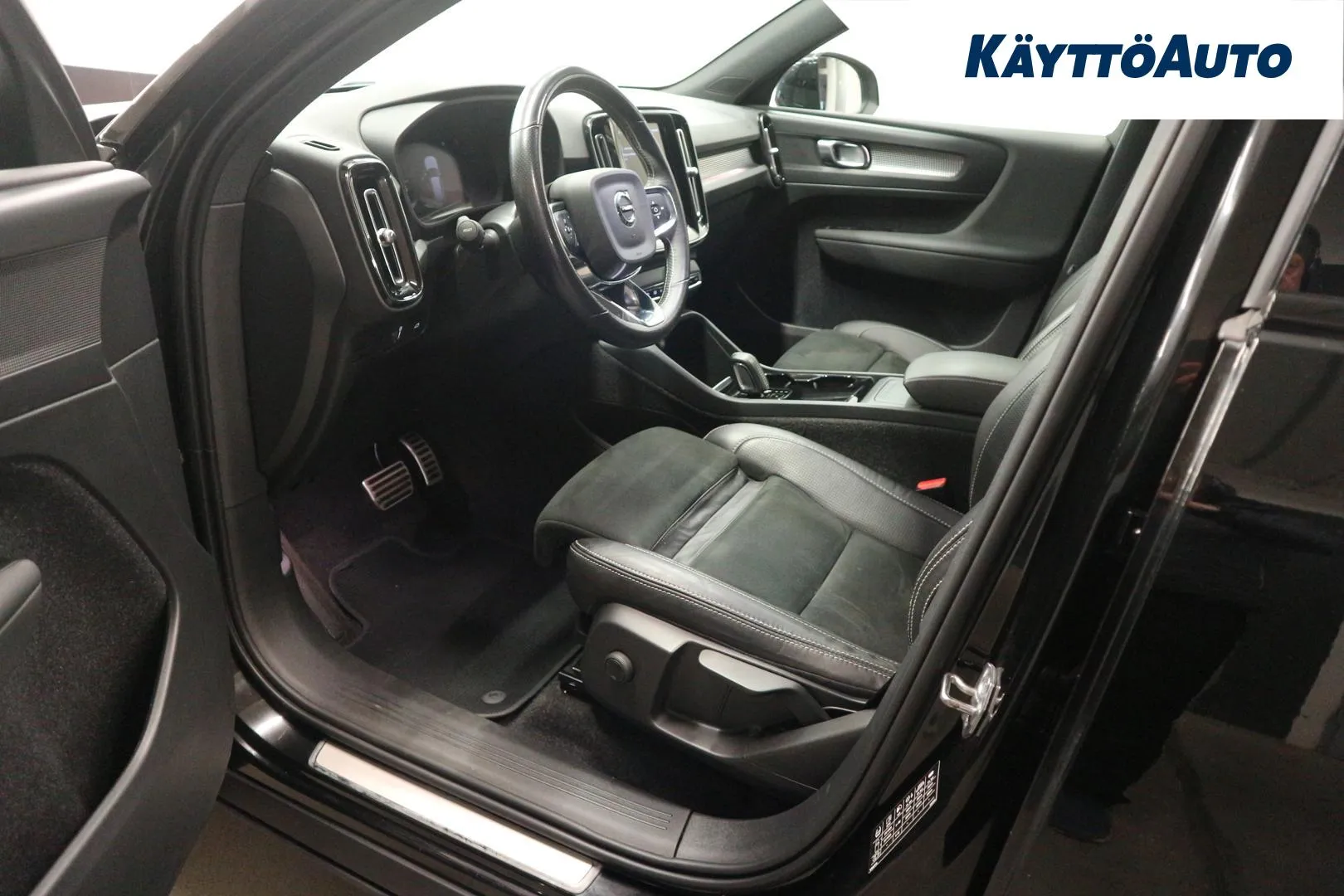 VOLVO XC40 LPL-805 carousel image
