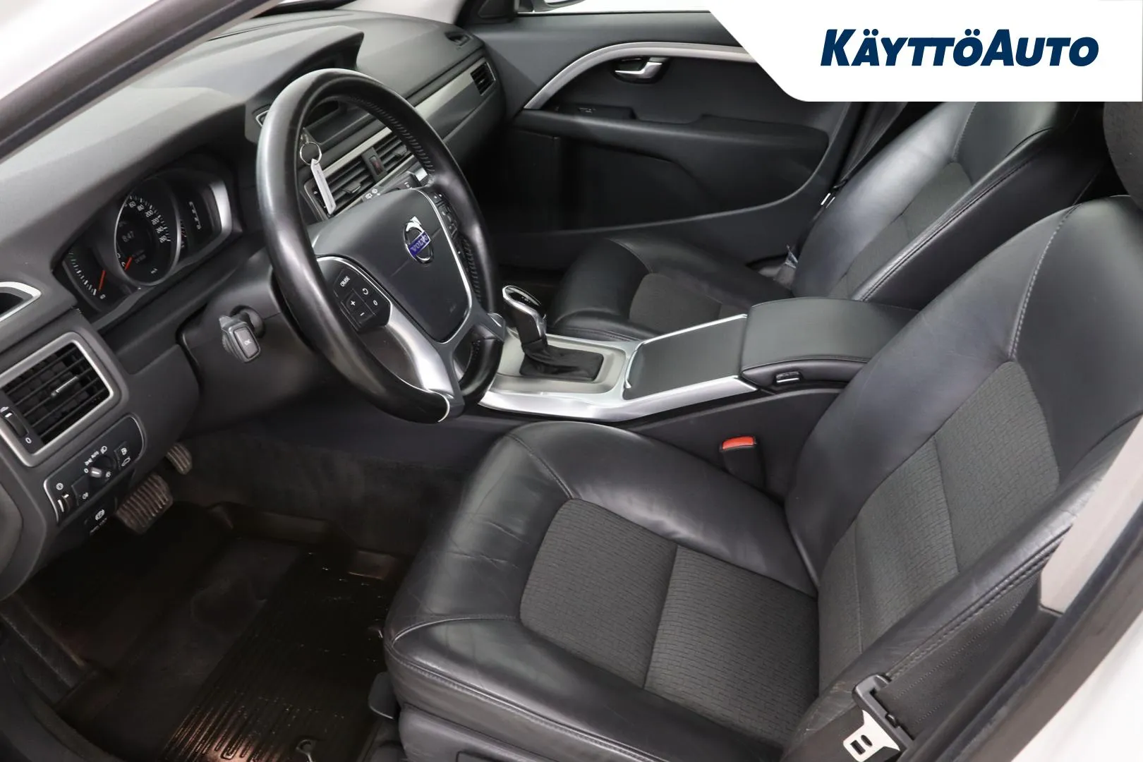 Volvo V70 KMU-870 carousel image