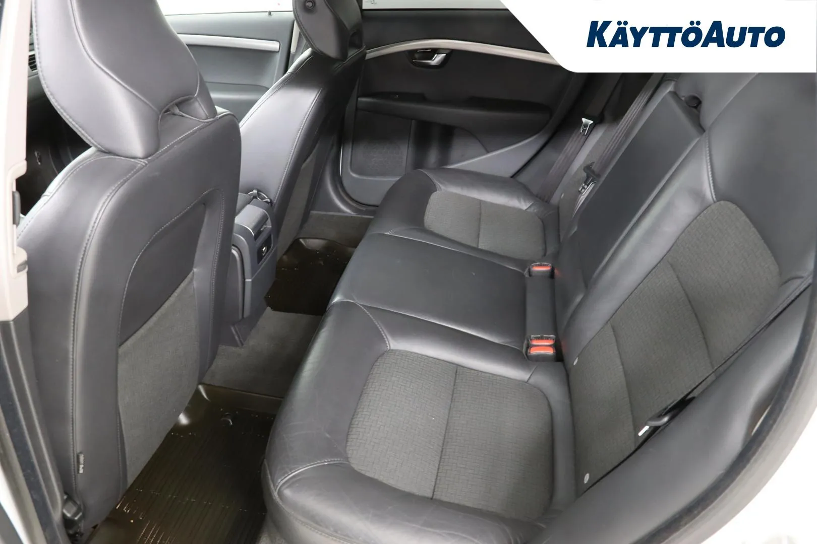 Volvo V70 KMU-870 carousel image