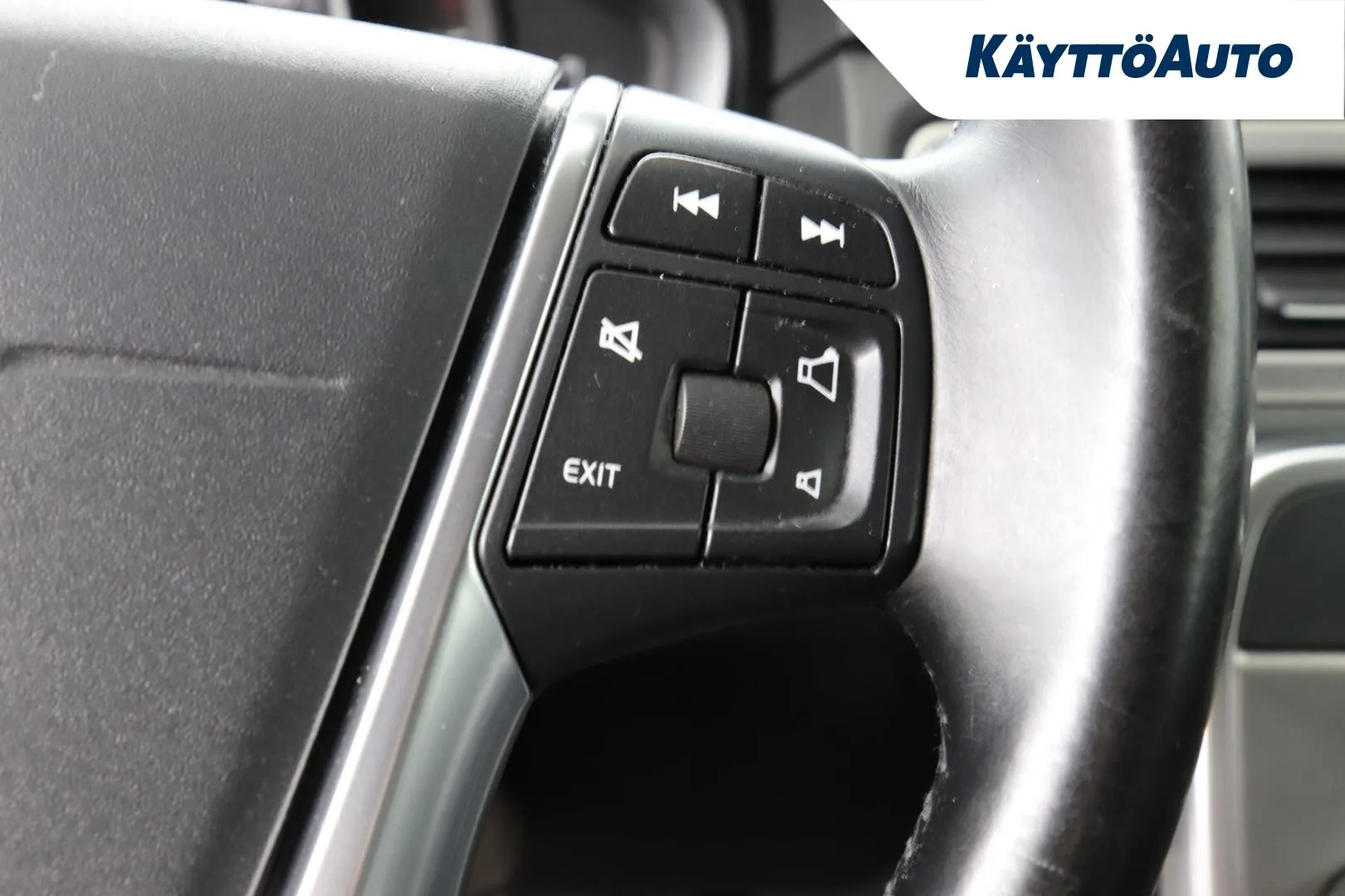 Volvo V70 KMU-870 carousel image