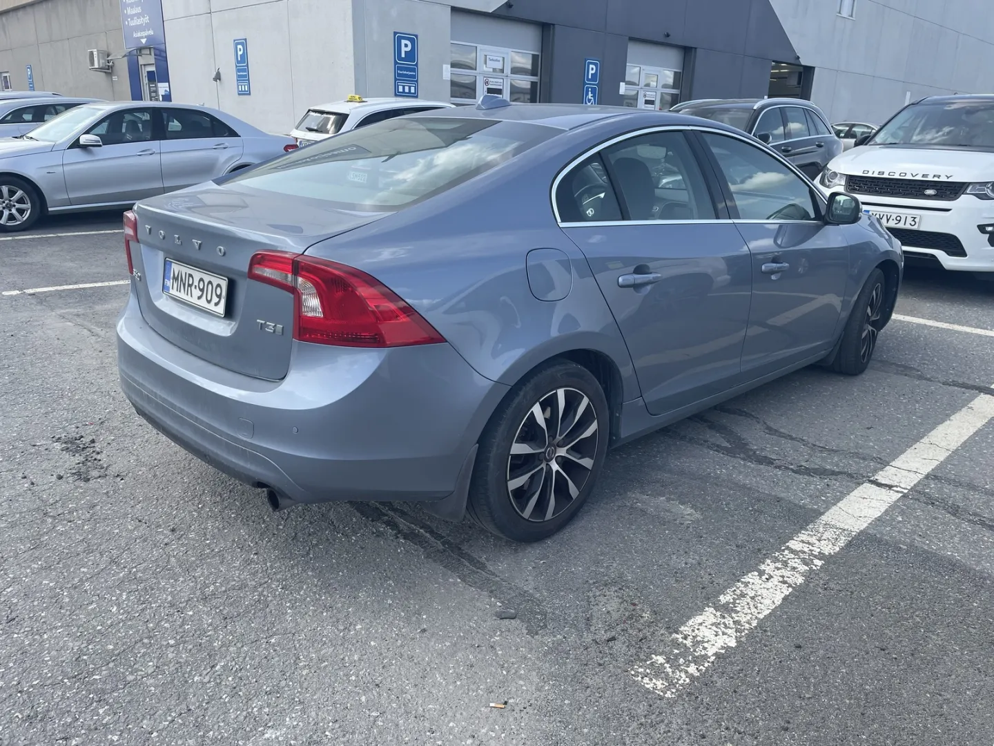 VOLVO S60 MNR-909 carousel image