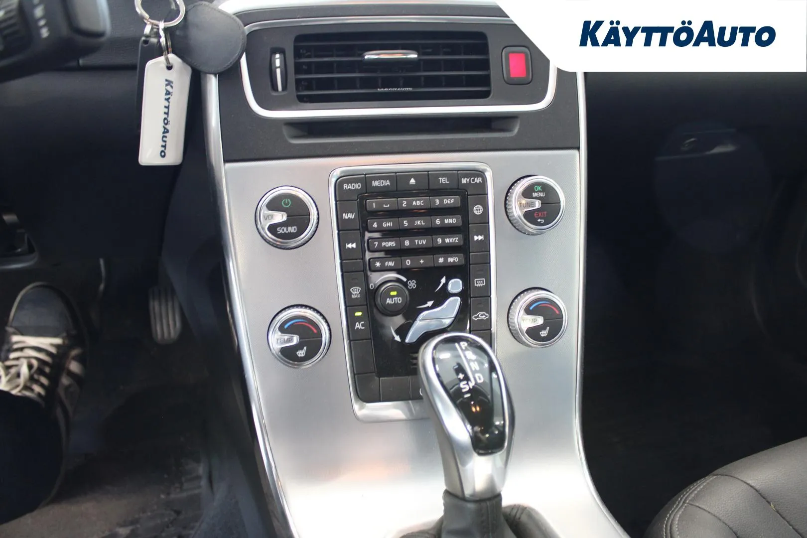 VOLVO S60 MNR-909 carousel image