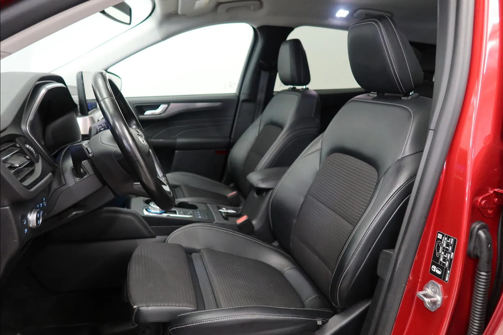 FORD Kuga MOV-331 carousel image