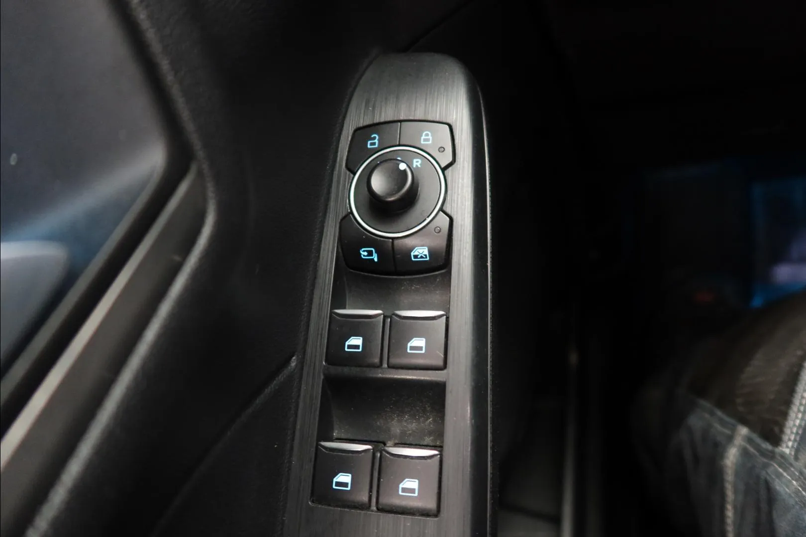 FORD Kuga MOV-331 carousel image