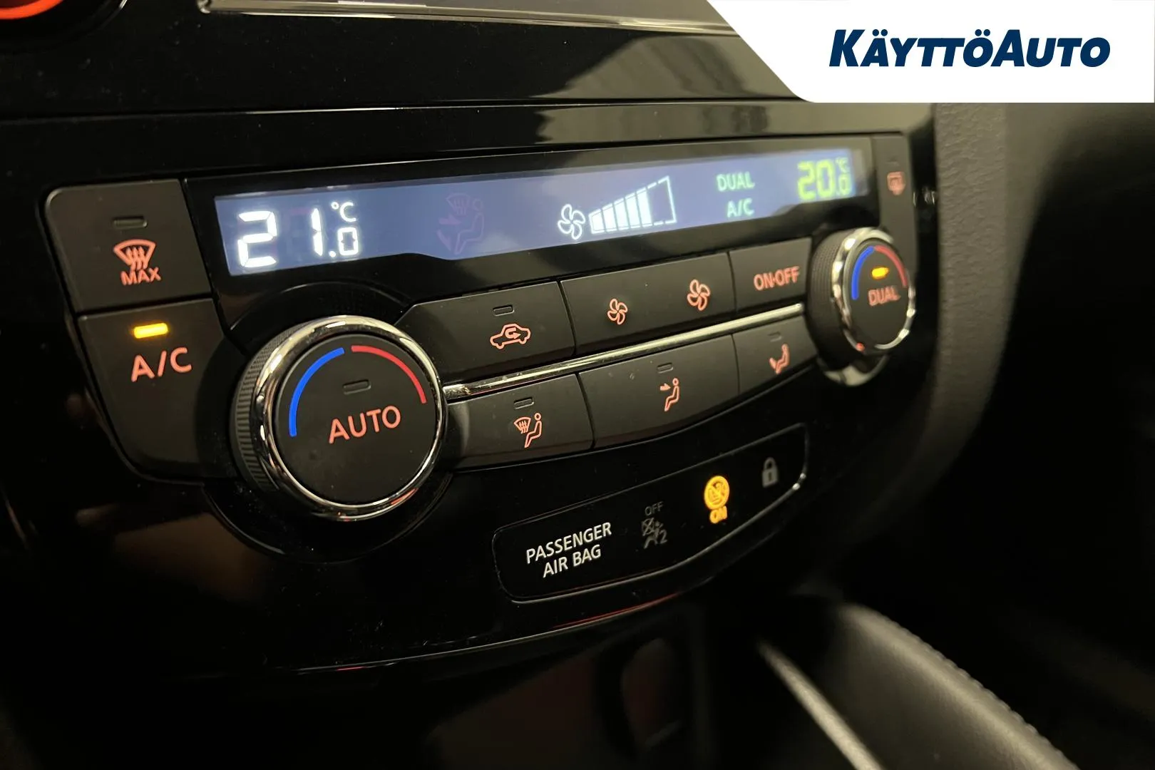 NISSAN Qashqai JKN-584 carousel image
