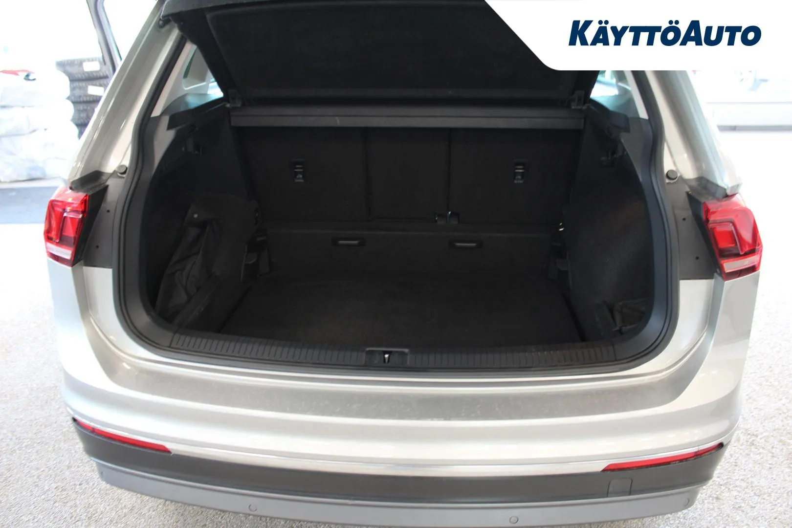 VOLKSWAGEN Tiguan MMN-230 carousel image