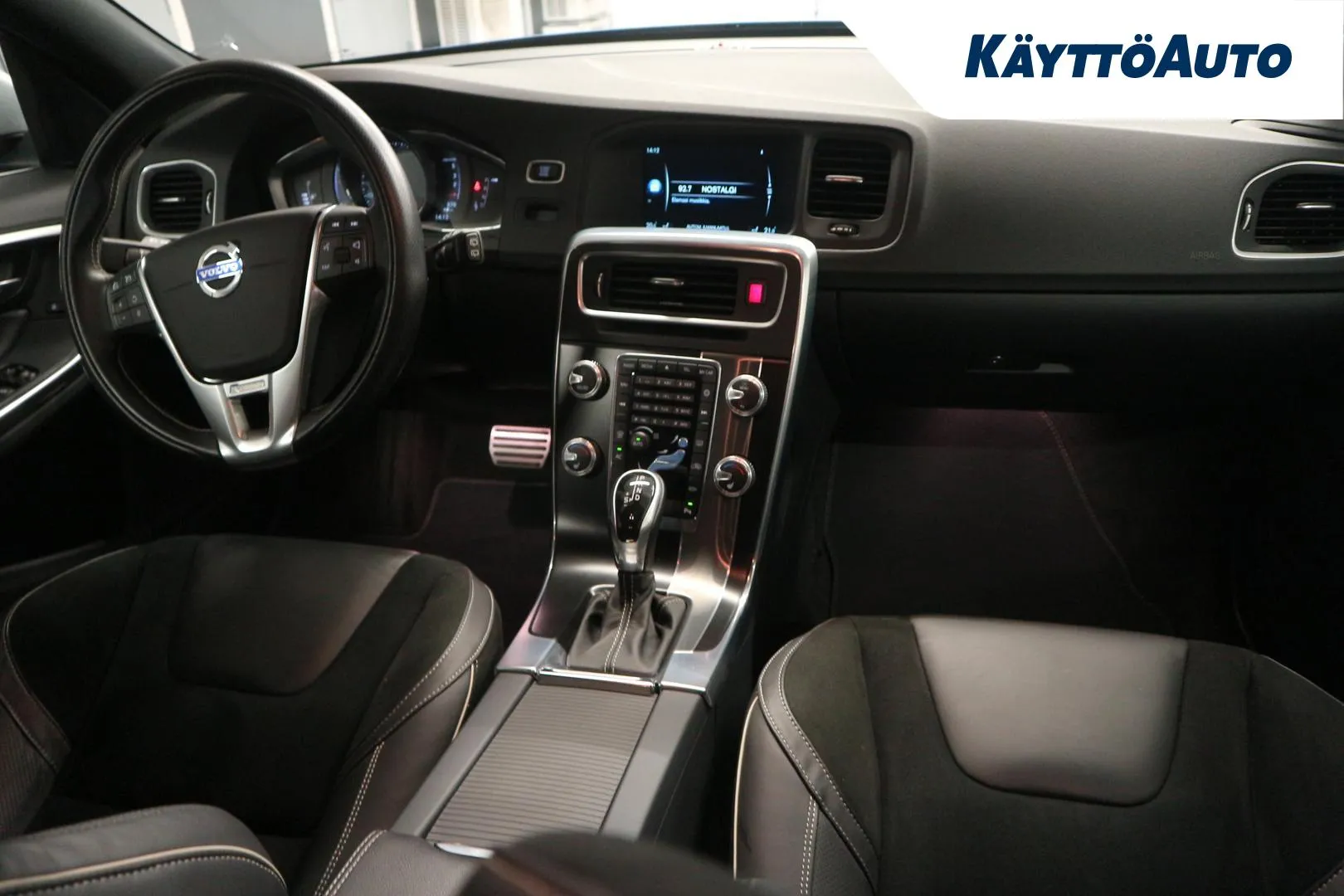 VOLVO V60 YJJ-308 carousel image