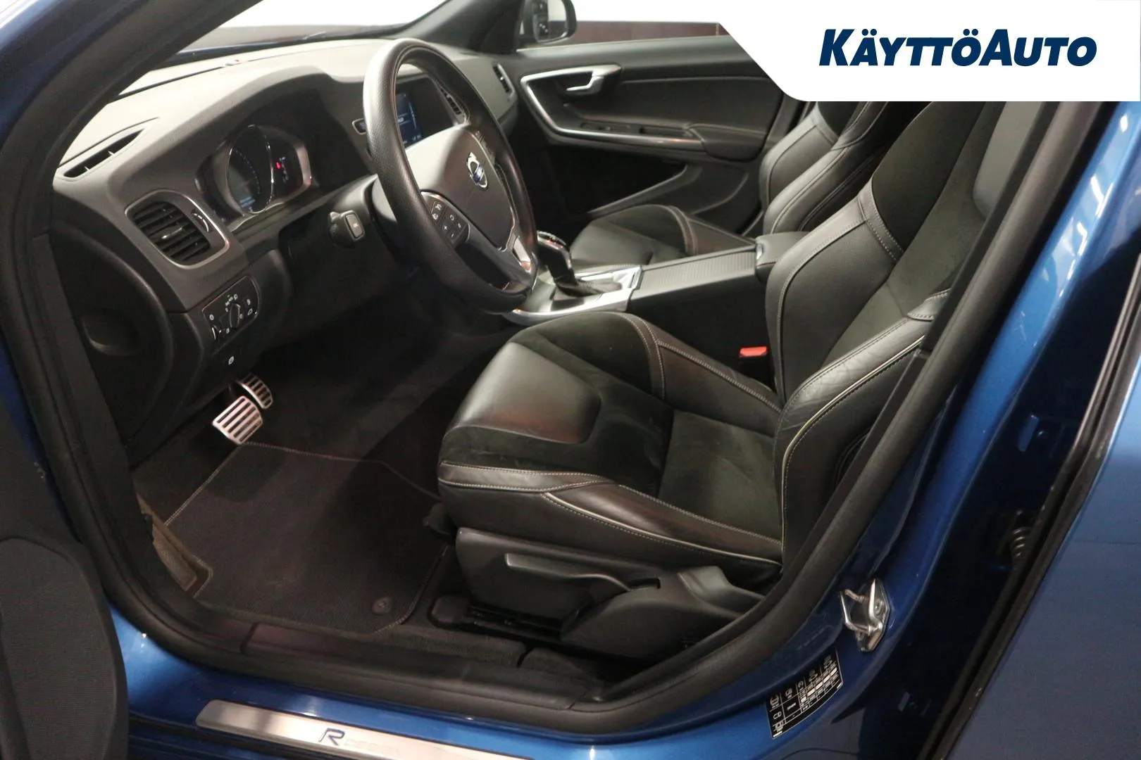 VOLVO V60 YJJ-308 carousel image