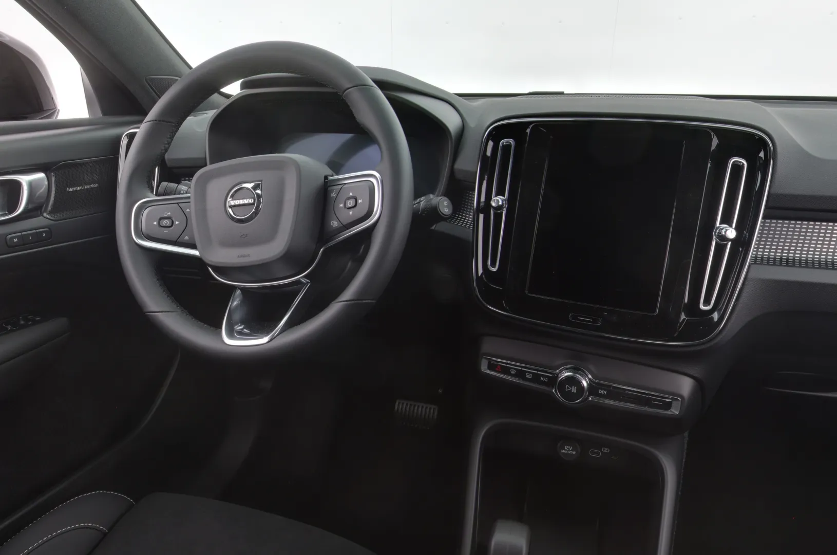 Volvo EX40 GRI-709 carousel image