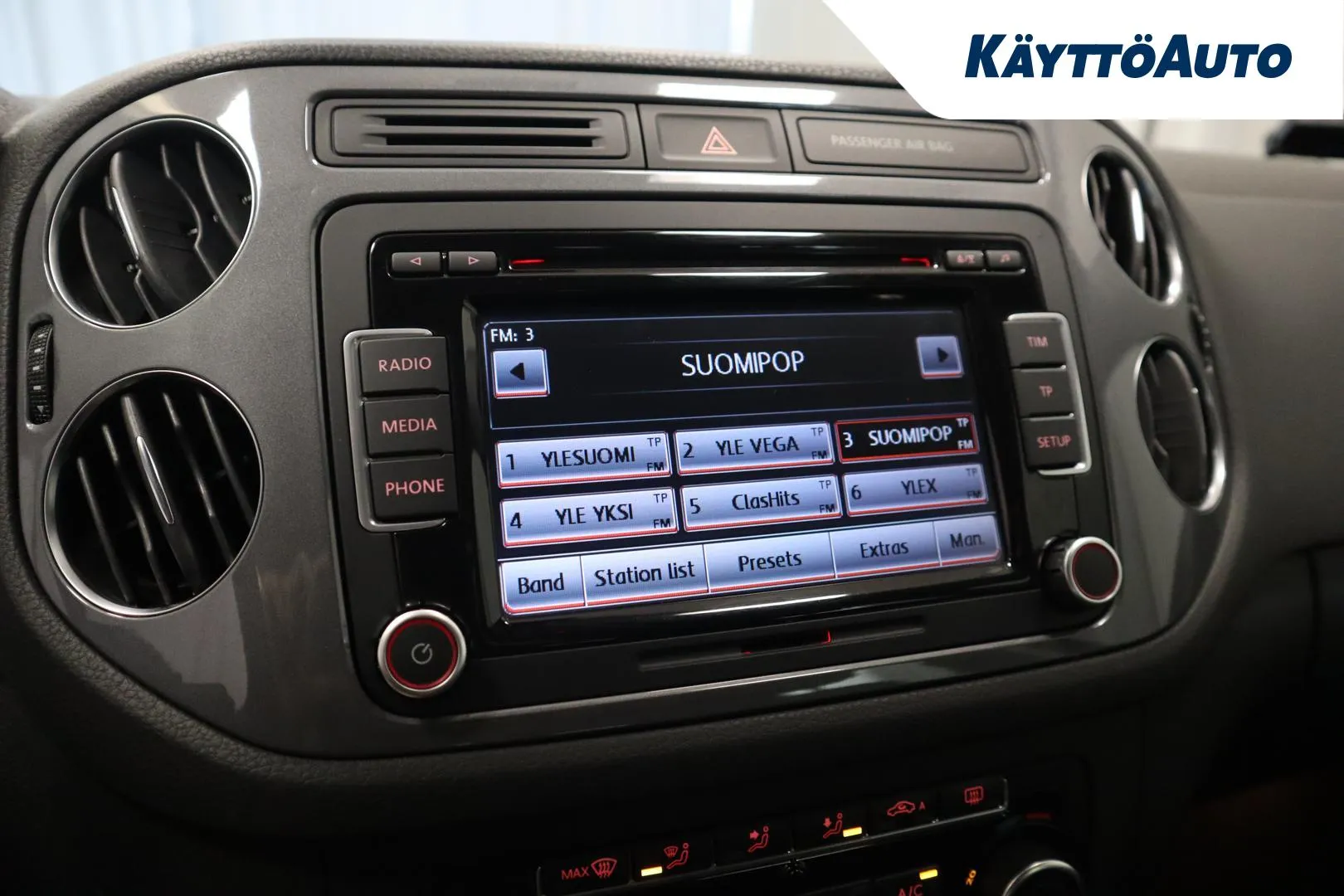 VOLKSWAGEN Tiguan GLB-561 carousel image