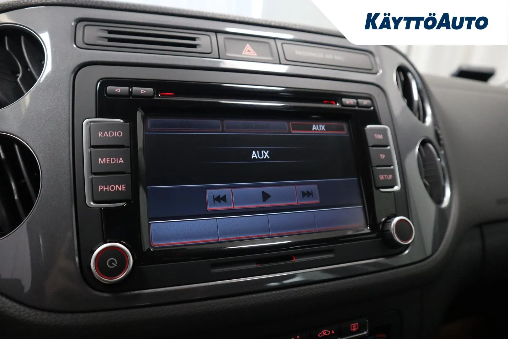 VOLKSWAGEN Tiguan GLB-561 carousel image