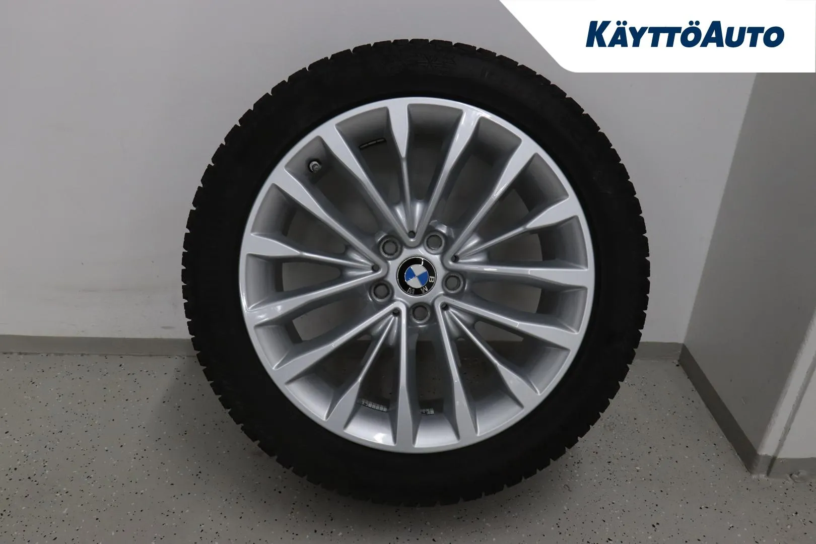BMW 520 GNG-861 carousel image