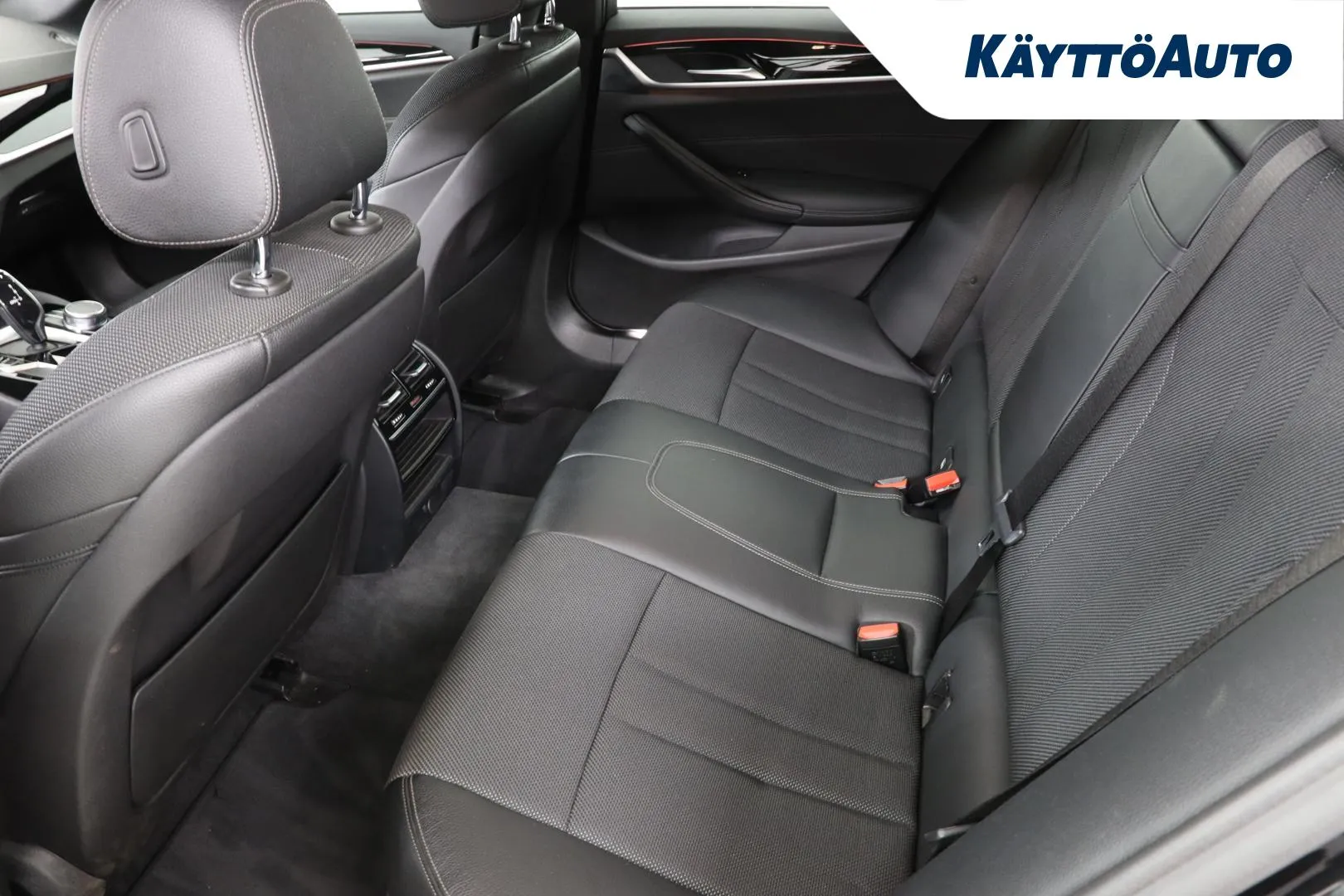 BMW 520 GNG-861 carousel image