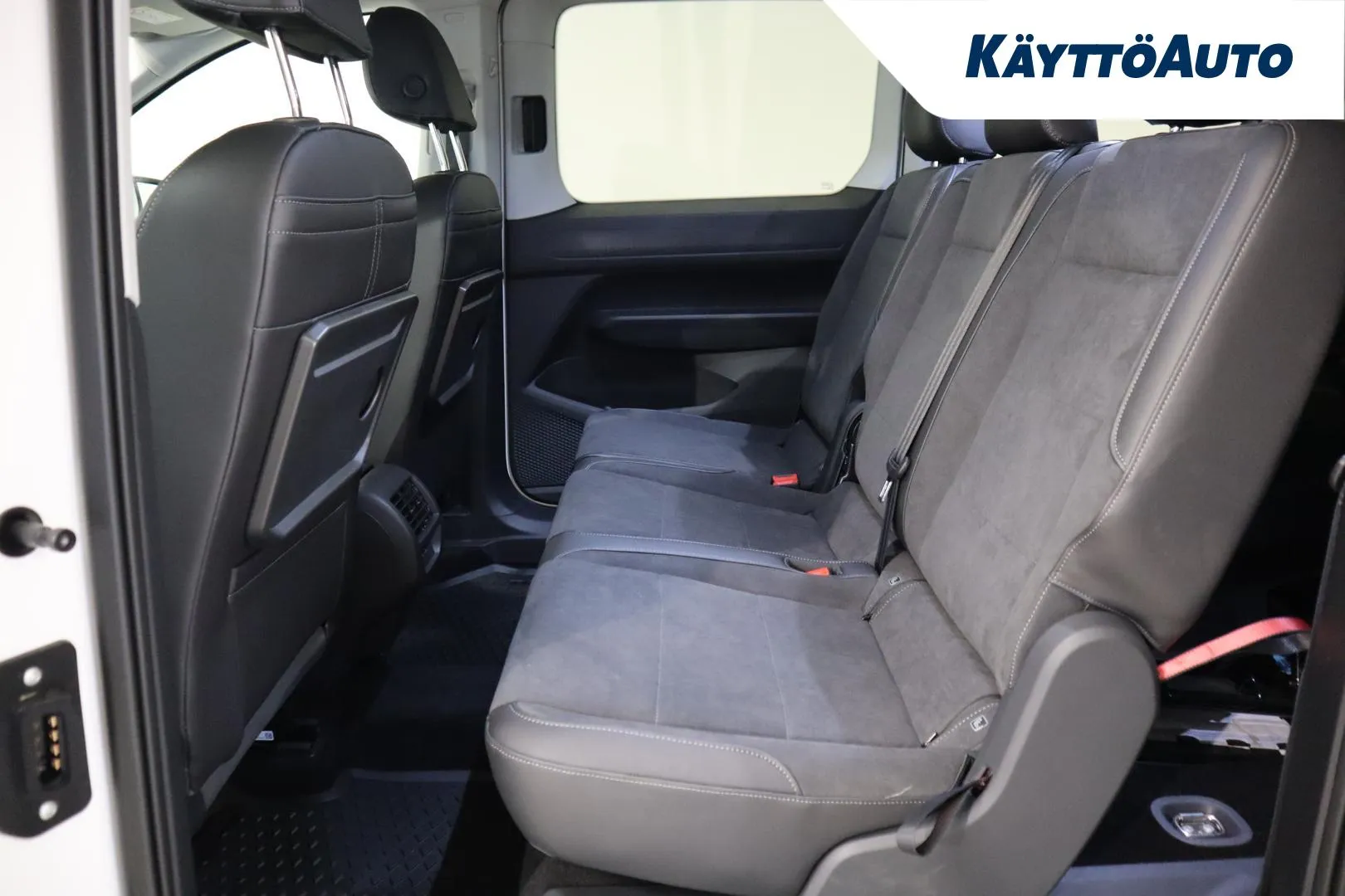 Volkswagen Caddy Maxi JOC-393 carousel image