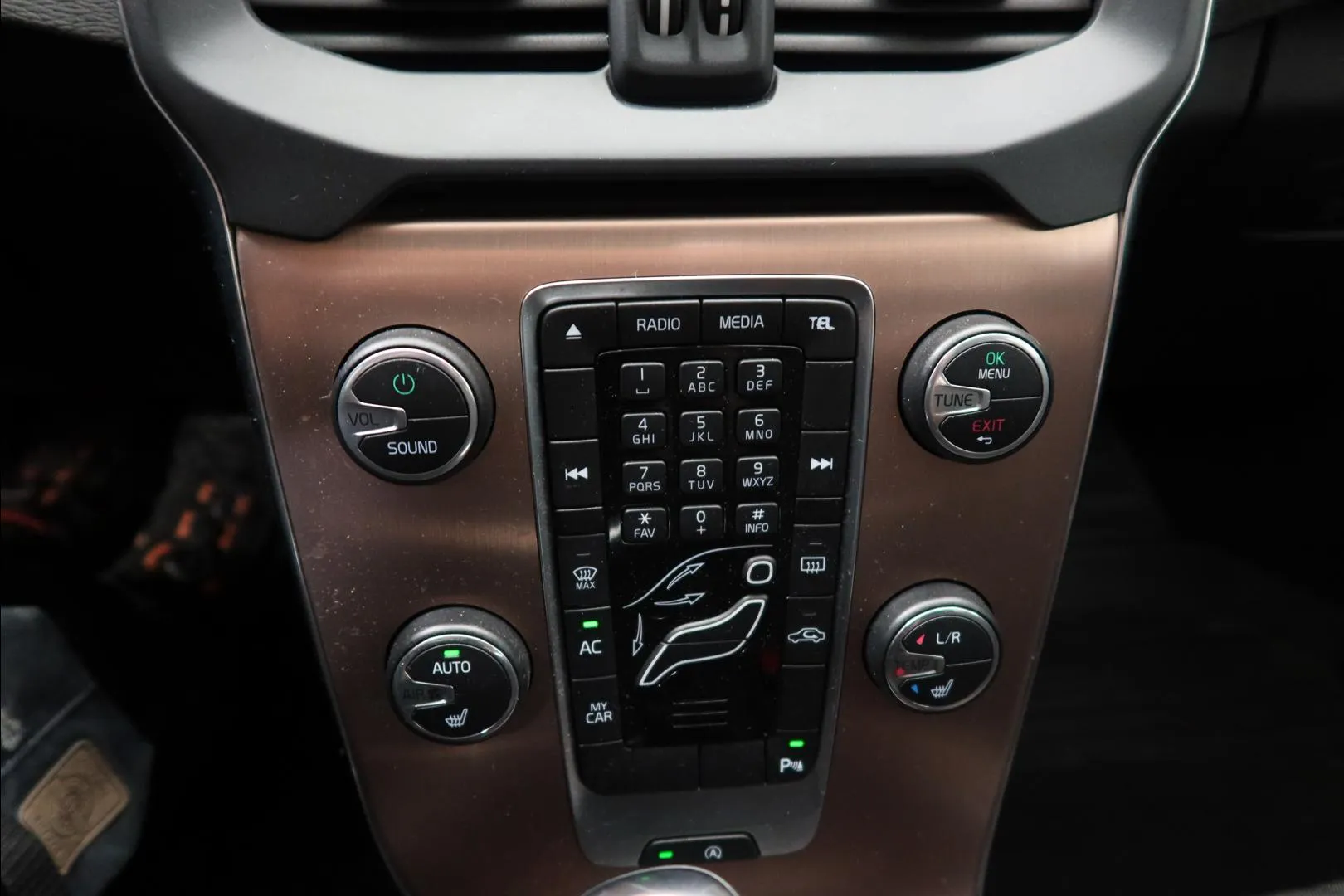 VOLVO V40 Cross Country SLO-147 carousel image
