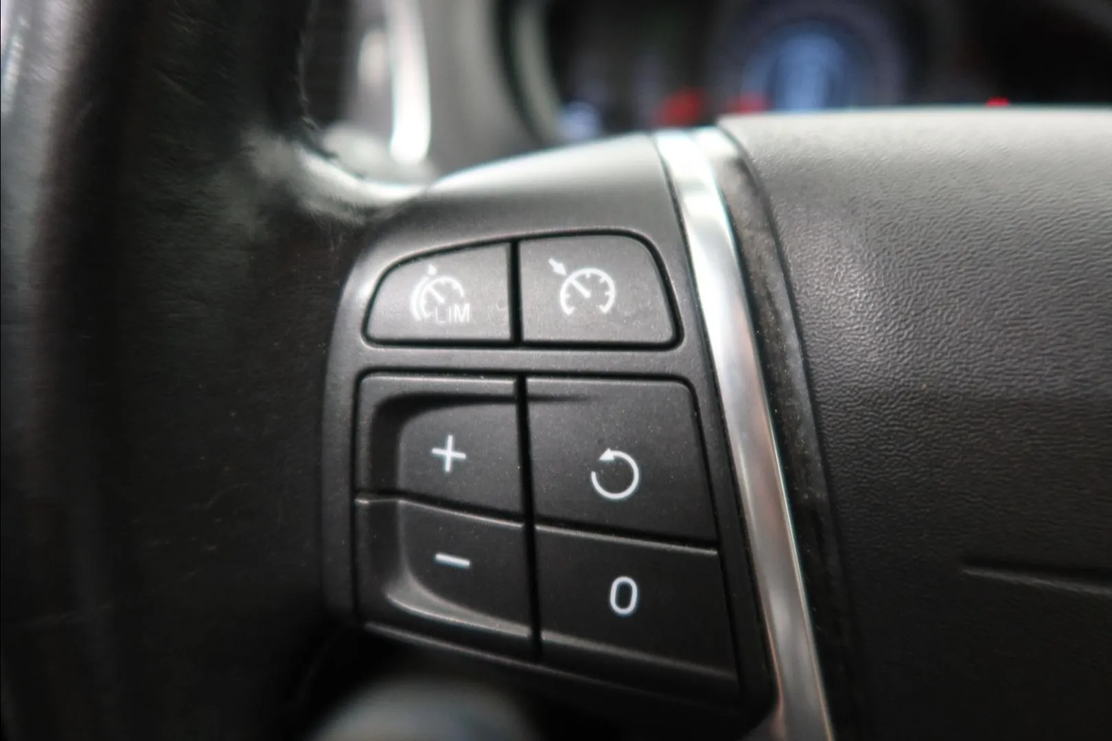 VOLVO V40 Cross Country SLO-147 carousel image