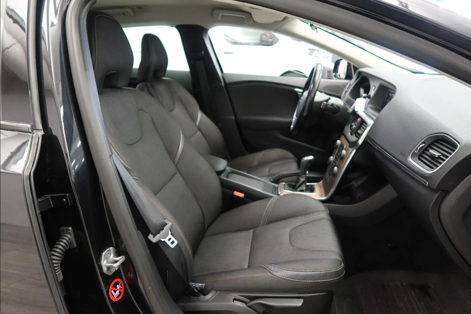 VOLVO V40 Cross Country SLO-147 carousel image