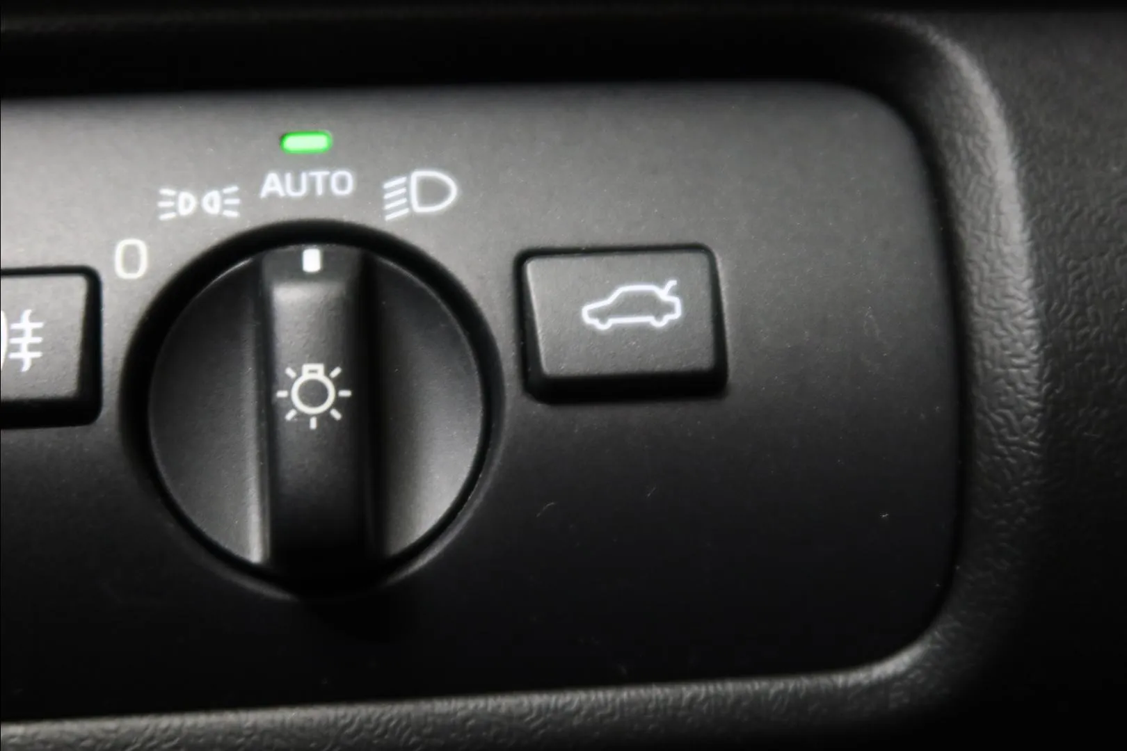 VOLVO V40 Cross Country SLO-147 carousel image