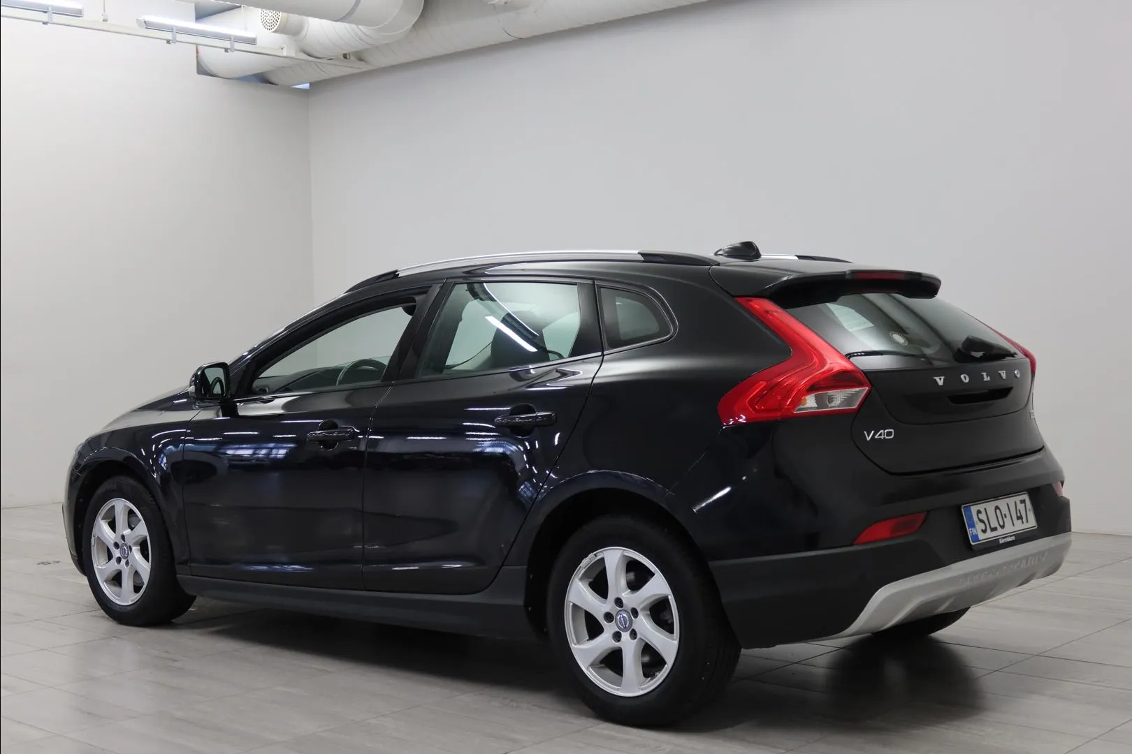 VOLVO V40 Cross Country SLO-147 carousel image