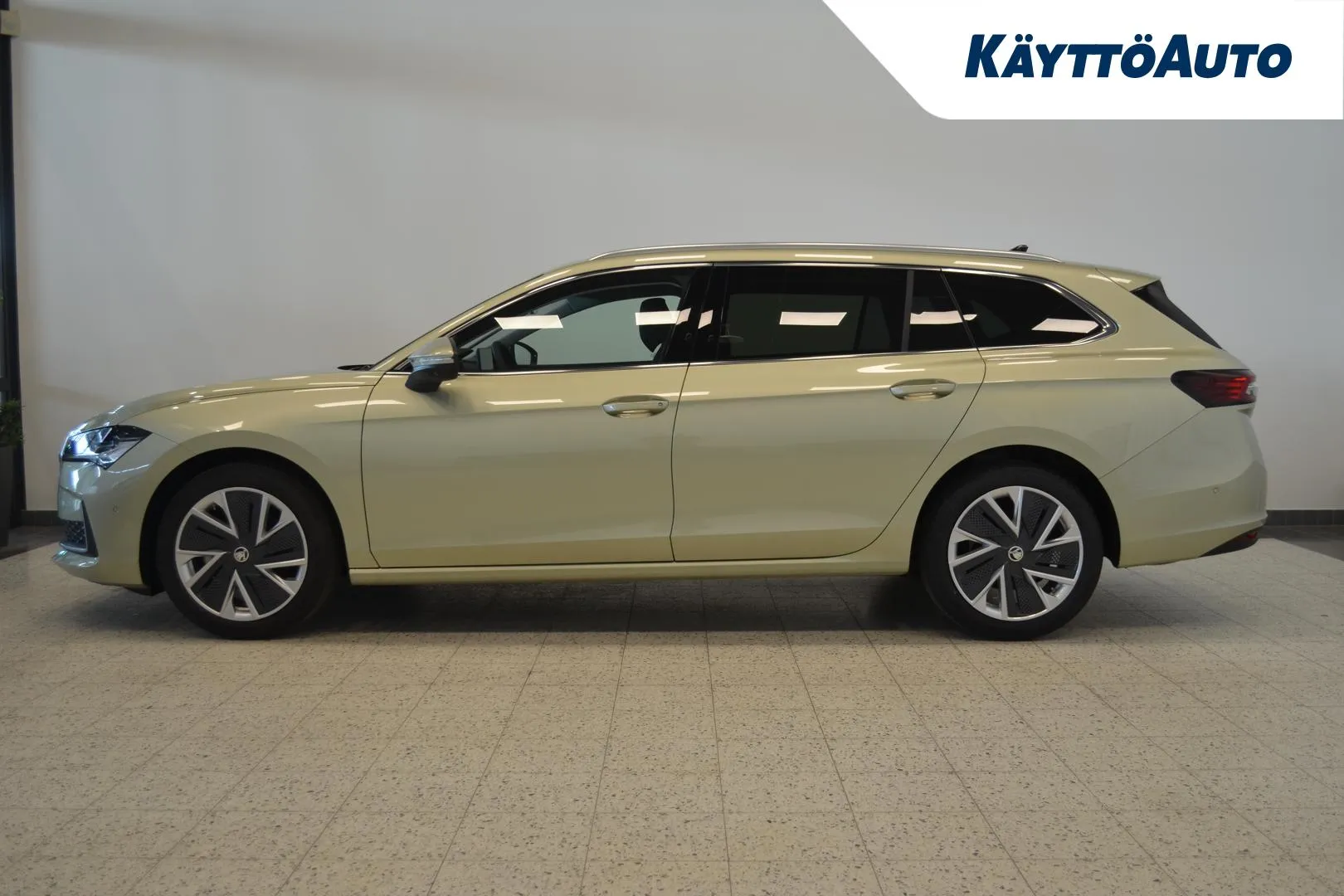 Skoda Superb EVB-224 carousel image