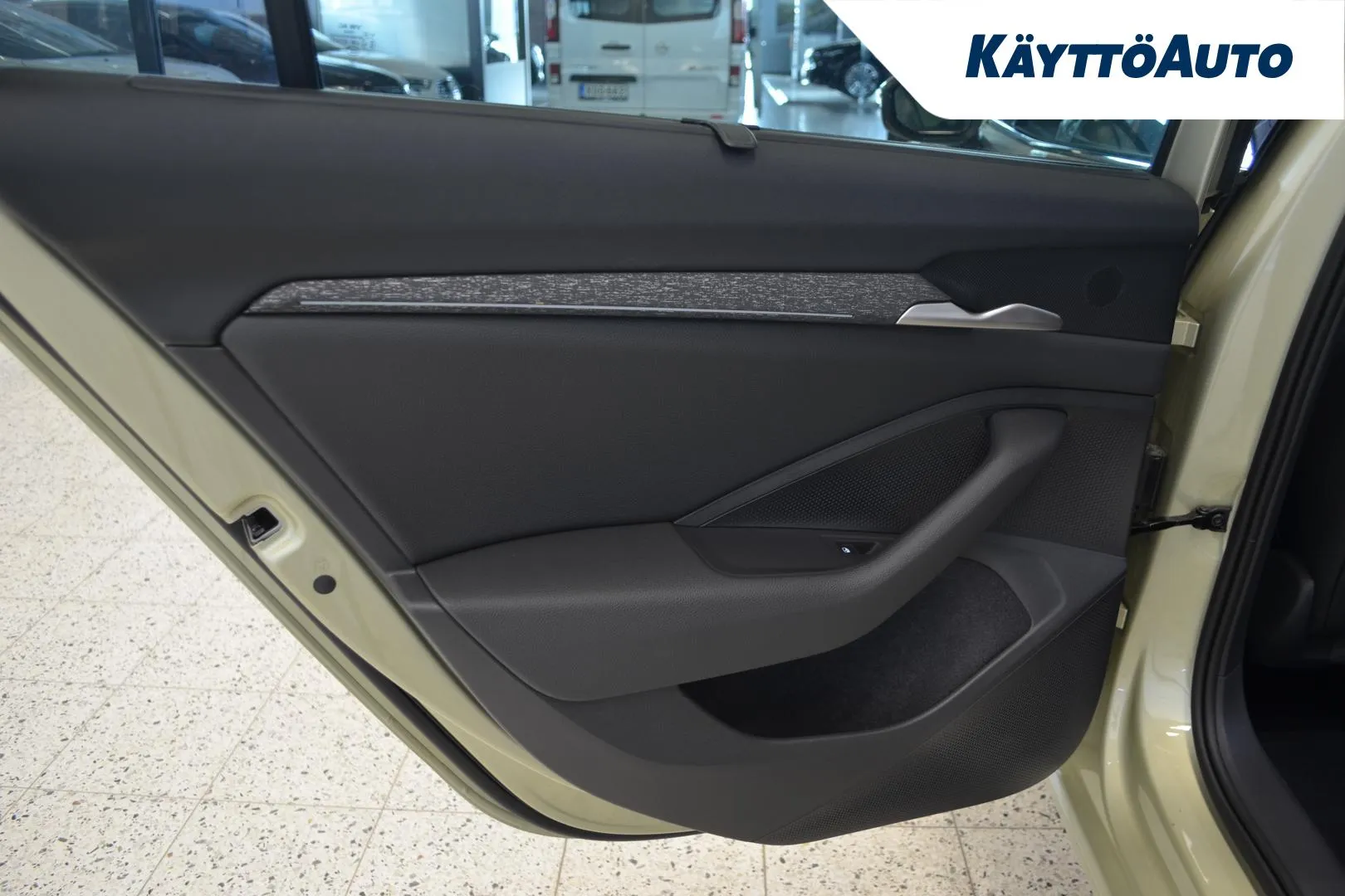 Skoda Superb EVB-224 carousel image