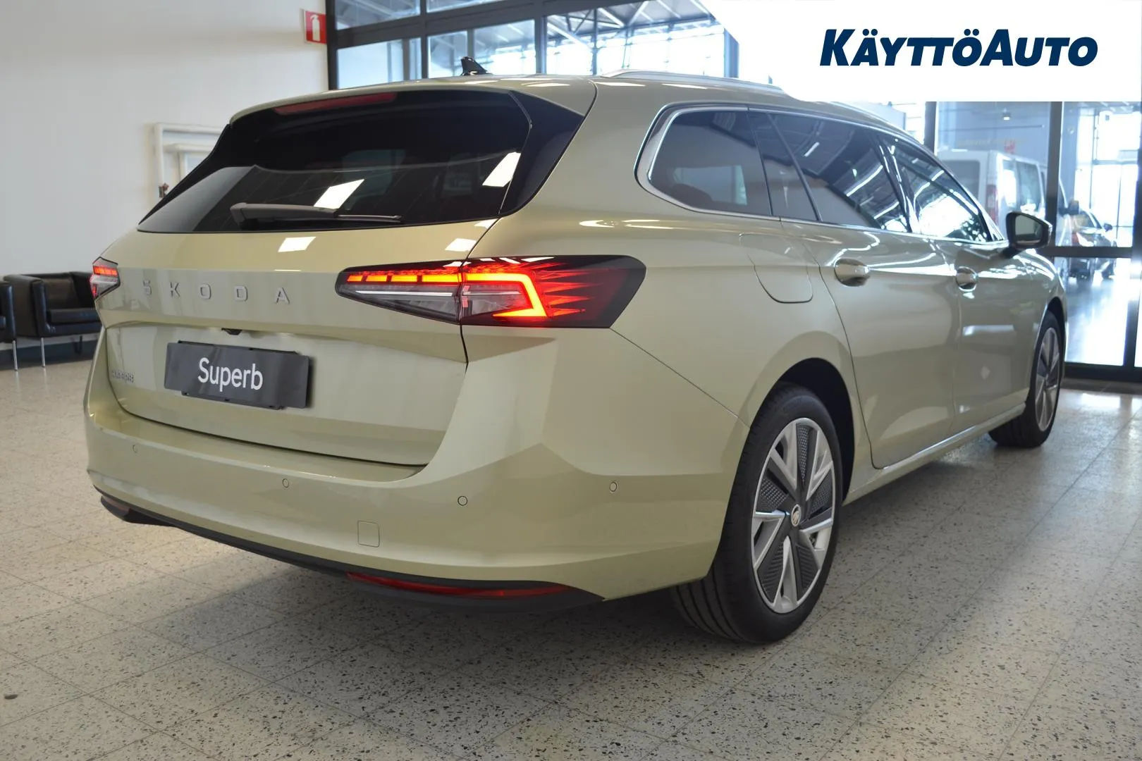 Skoda Superb EVB-224 carousel image