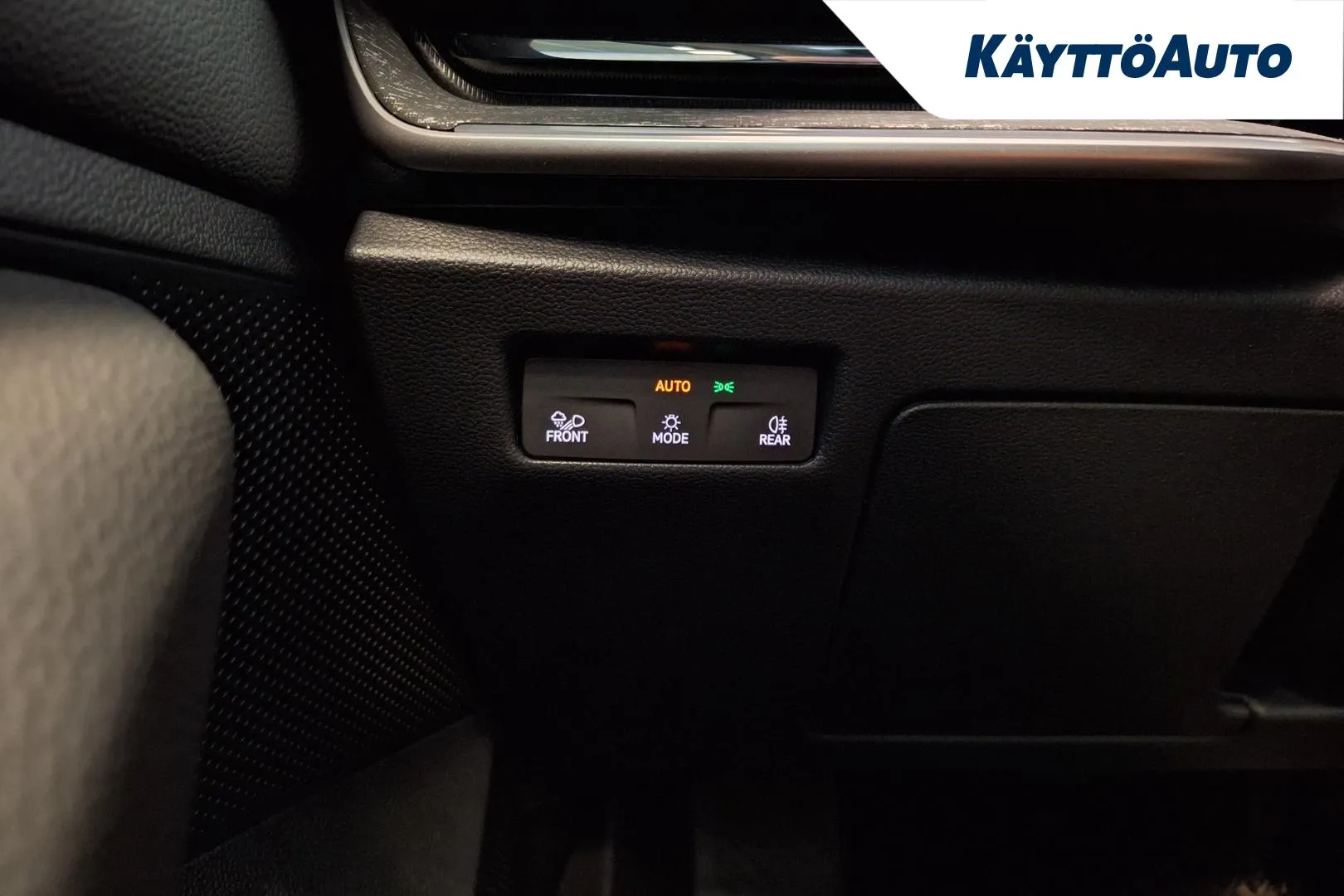 Skoda Superb EVB-224 carousel image