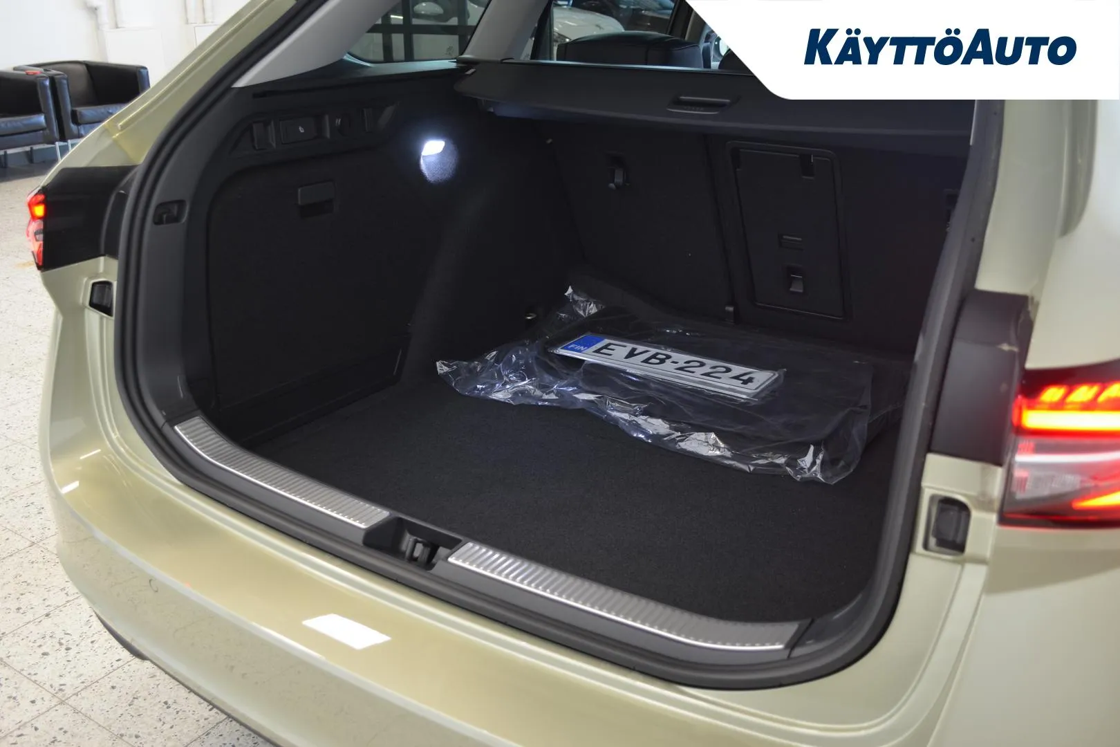 Skoda Superb EVB-224 carousel image