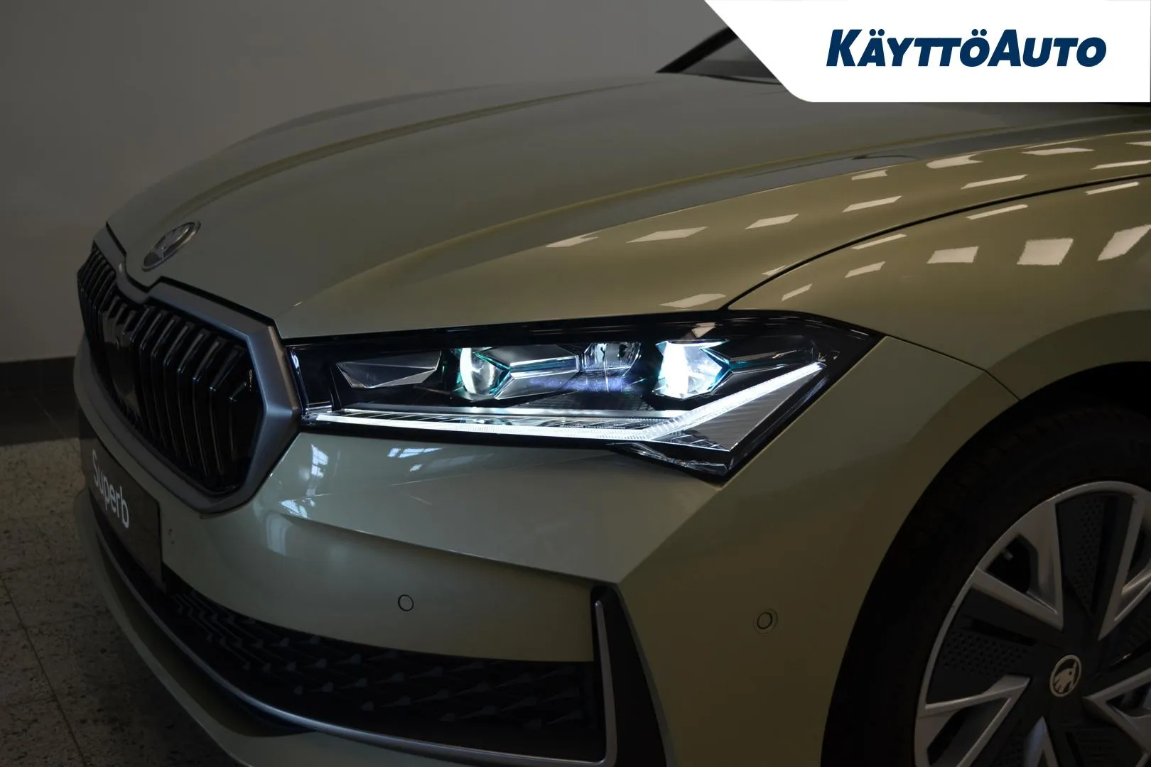 Skoda Superb EVB-224 carousel image