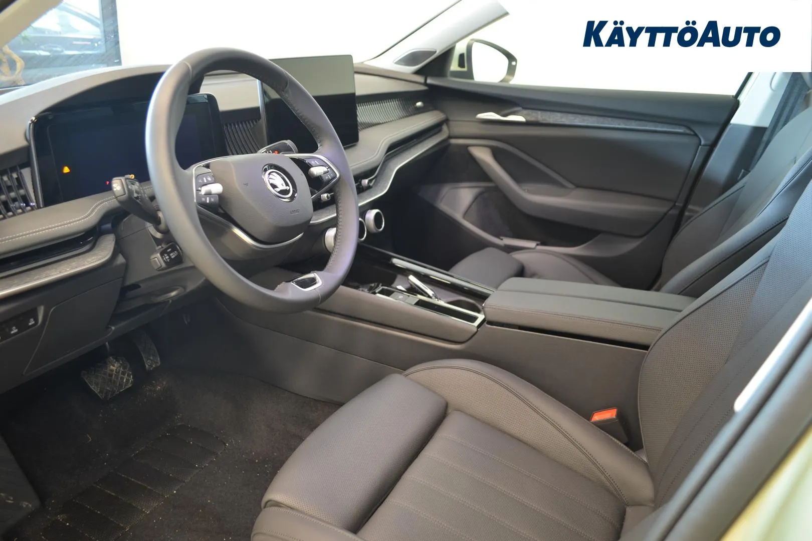 Skoda Superb EVB-224 carousel image