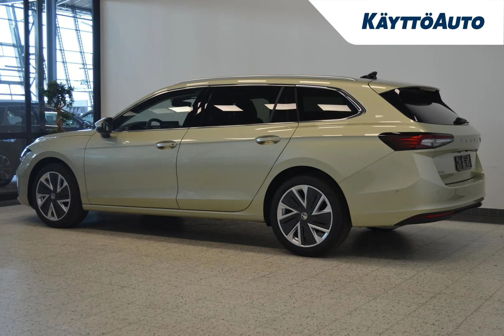 Skoda Superb EVB-224 carousel image