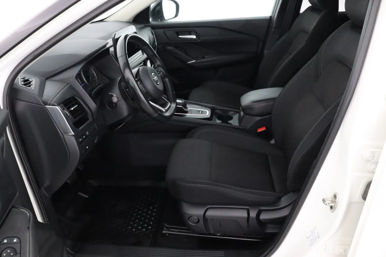 NISSAN Qashqai SOU-476 carousel image