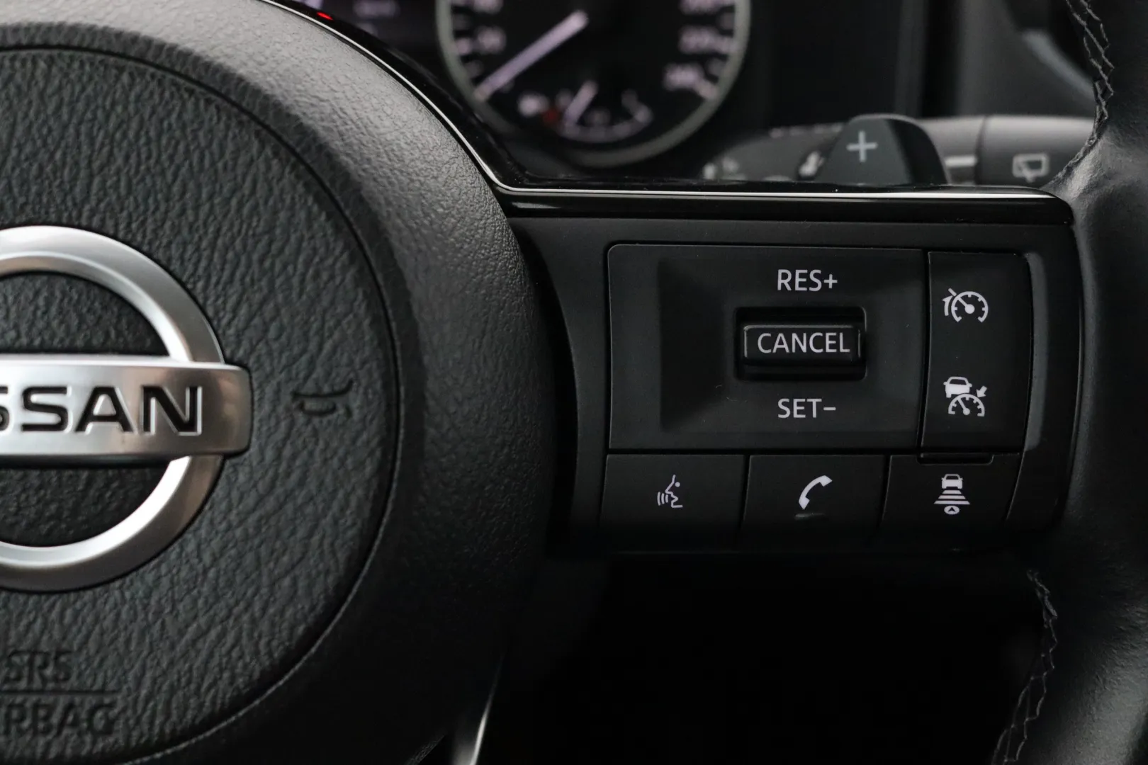 NISSAN Qashqai SOU-476 carousel image