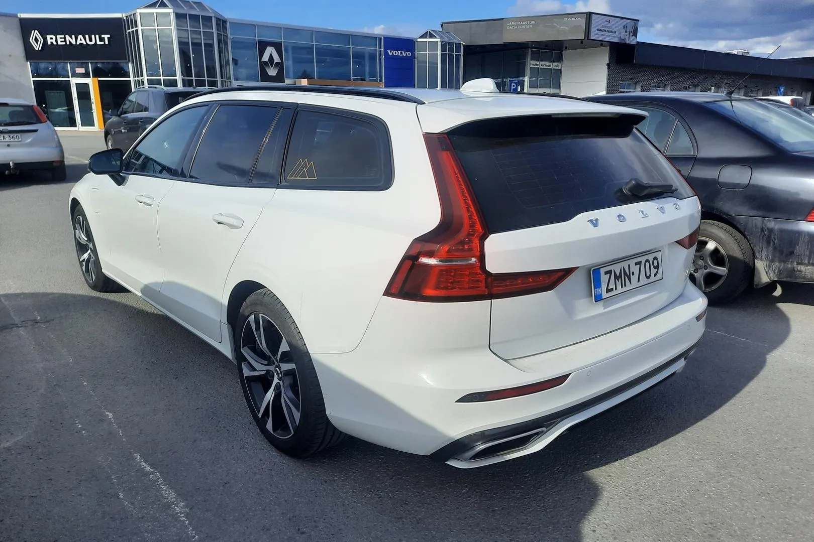 VOLVO V60 ZMN-709 carousel image