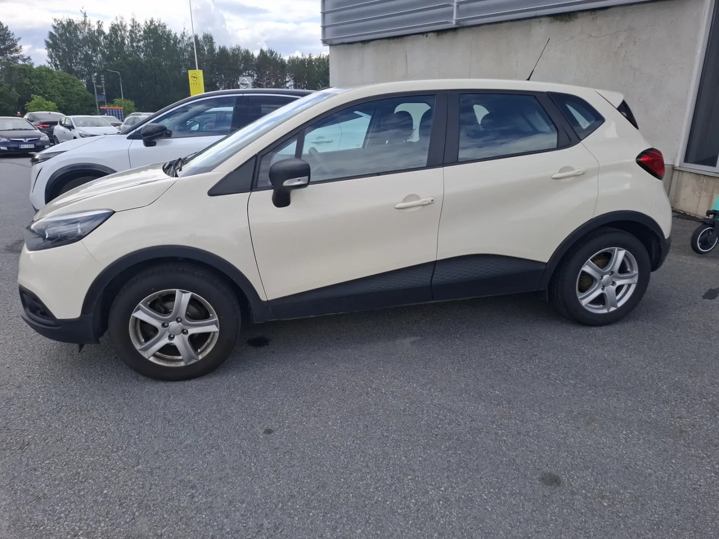 RENAULT Captur CKN-266 carousel image