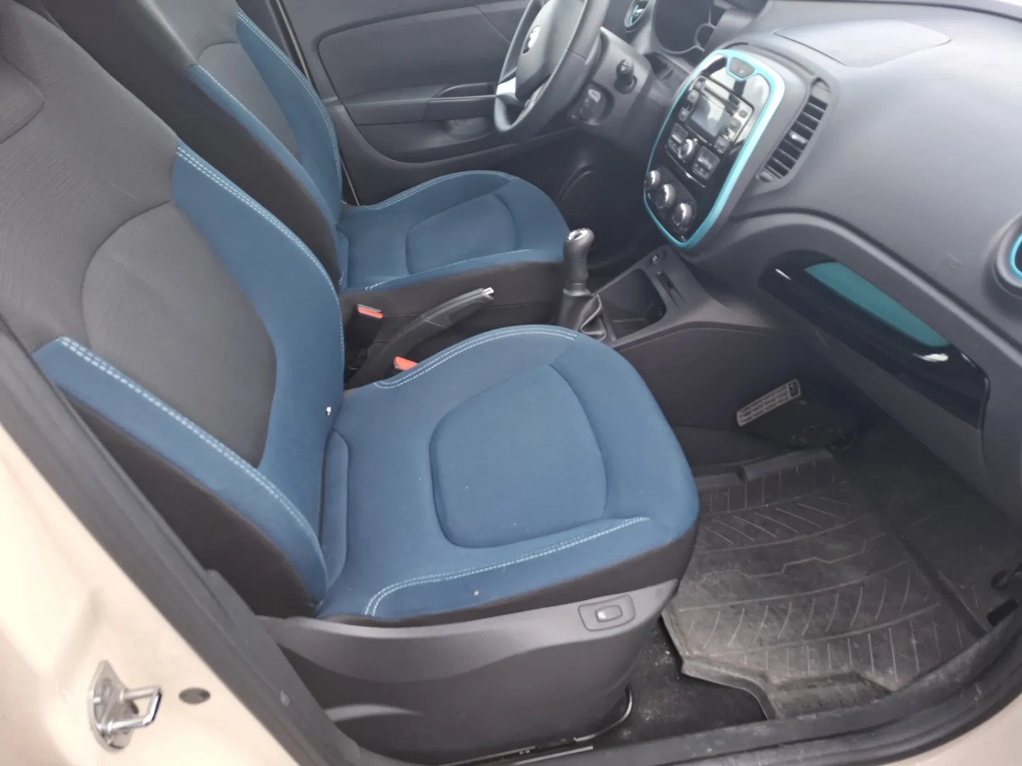 RENAULT Captur CKN-266 carousel image