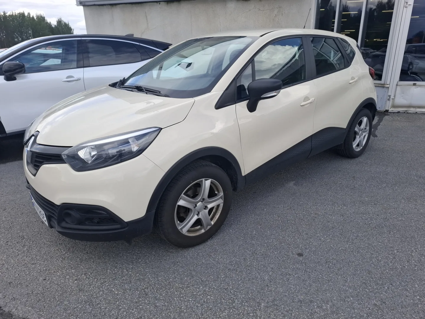 RENAULT Captur CKN-266 carousel image