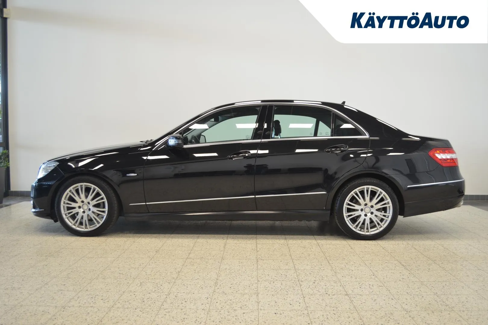 MERCEDES-BENZ E TZB-488 carousel image