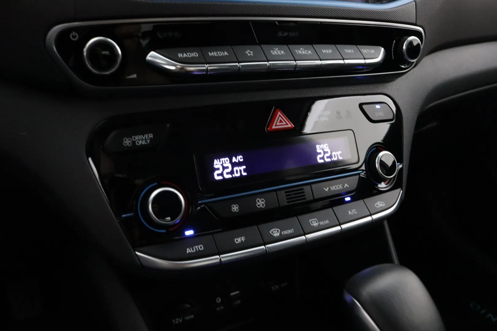 HYUNDAI IONIQ plug-in GNH-459 carousel image