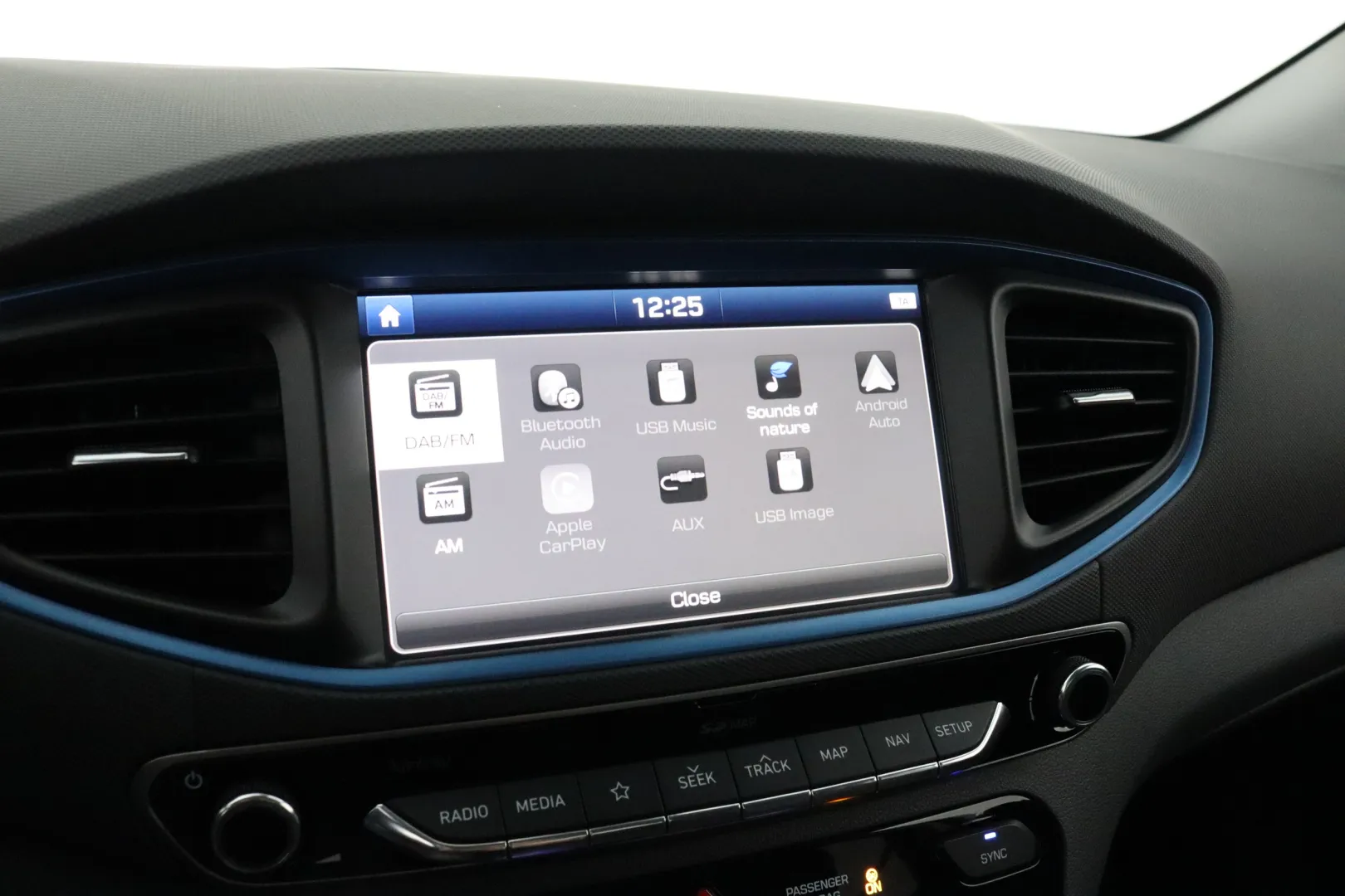 HYUNDAI IONIQ plug-in GNH-459 carousel image