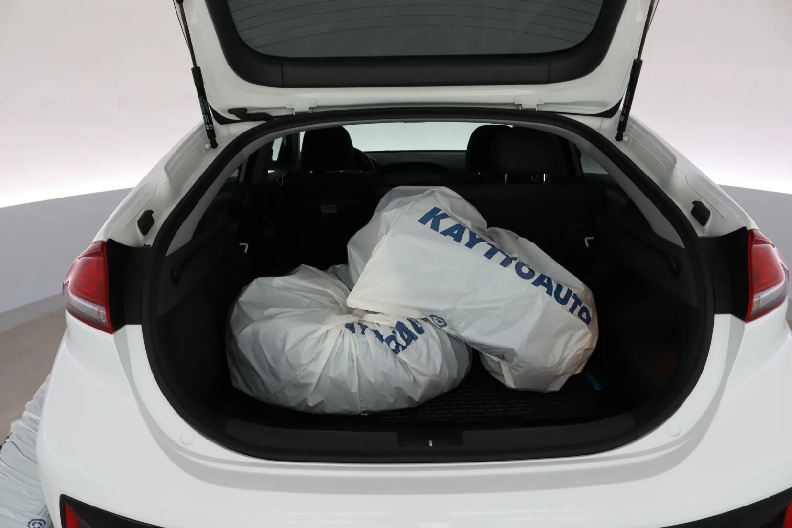 HYUNDAI IONIQ plug-in GNH-459 carousel image
