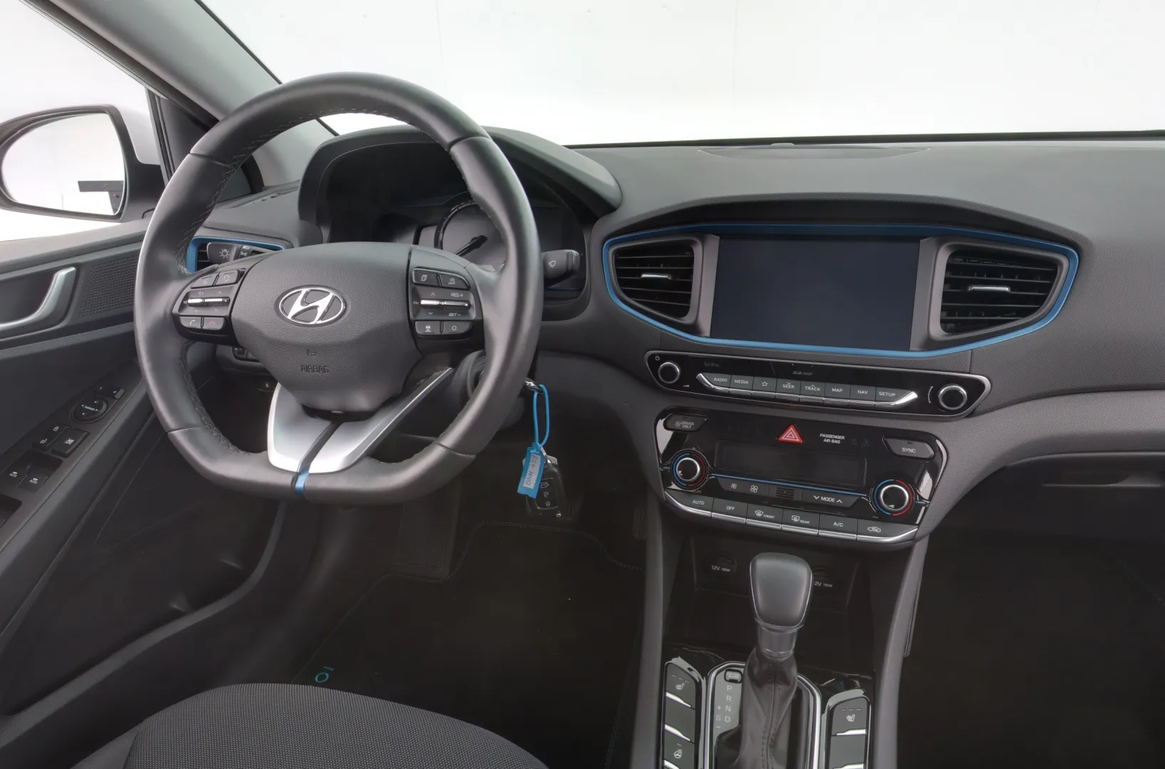 HYUNDAI IONIQ plug-in GNH-459 carousel image