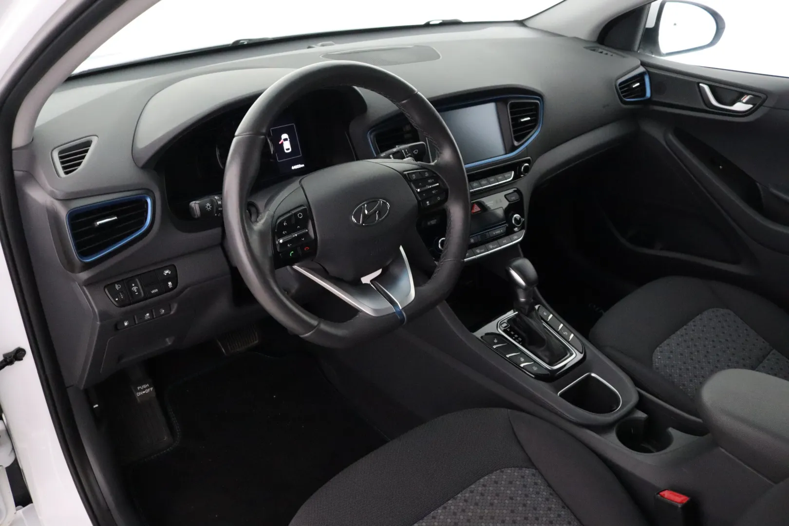 HYUNDAI IONIQ plug-in GNH-459 carousel image
