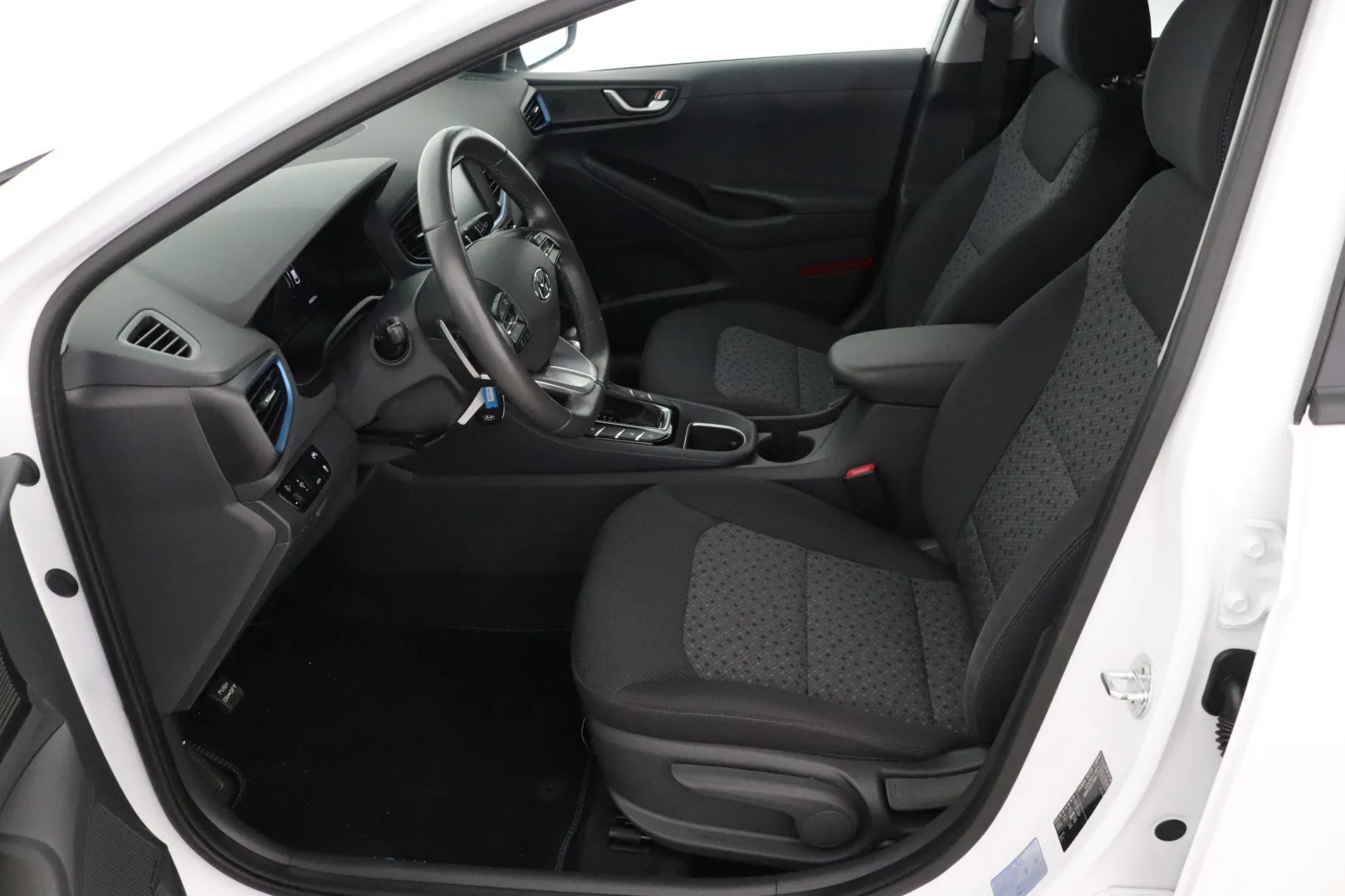 HYUNDAI IONIQ plug-in GNH-459 carousel image